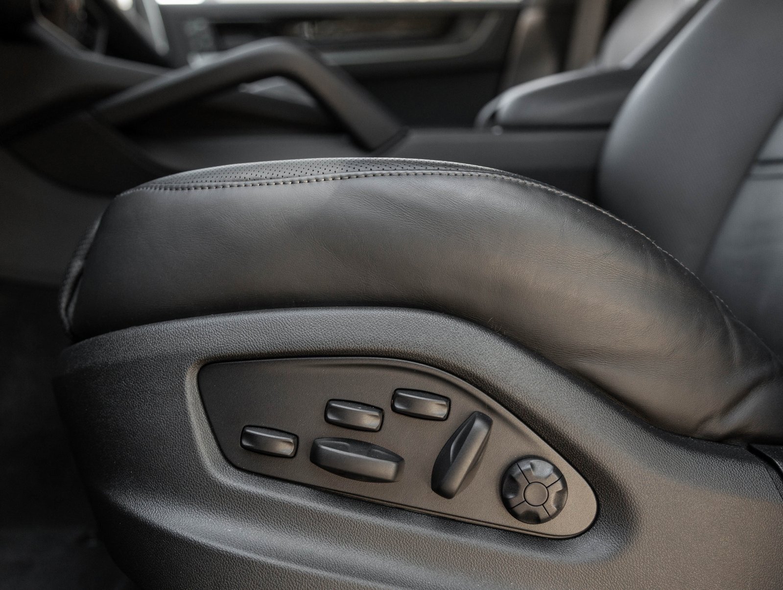 Used 2025 Porsche Cayenne Turbo image 23