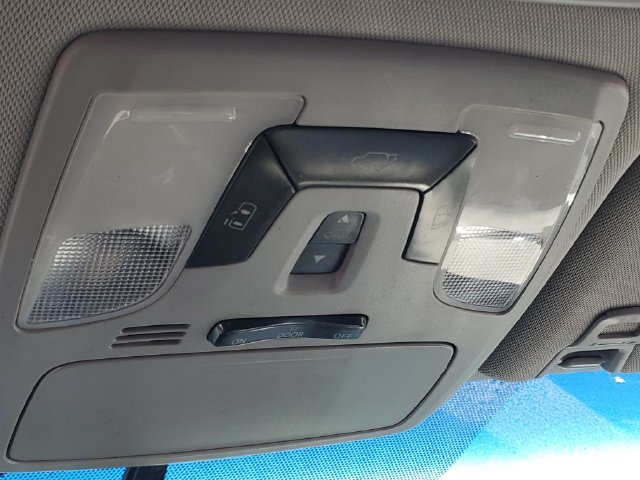 Used 2015 Toyota Sienna XLE w/ XLE Navigation Package FWD image 31