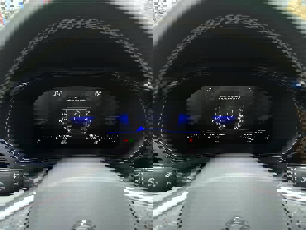 Used 2023 Volkswagen Taos SE w/ Panoramic Sunroof Package image 33