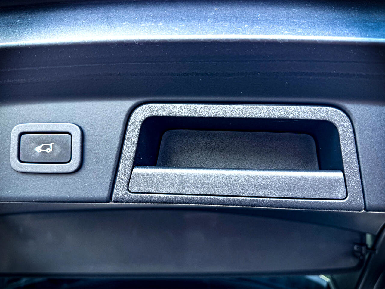 Used 2018 Land Rover Range Rover Velar R-Dynamic SE image 10