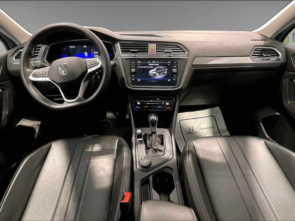 Used 2023 Volkswagen Tiguan SE w/ Panoramic Sunroof Package AWD/4WD image 16