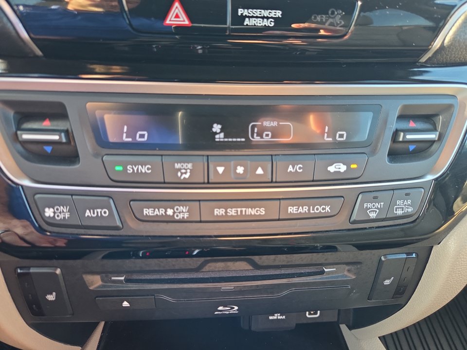 Used 2022 Honda Pilot Touring image 18
