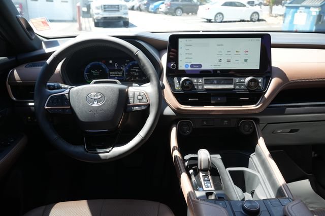 Used 2025 Toyota Grand Highlander AWD Hybrid image 22