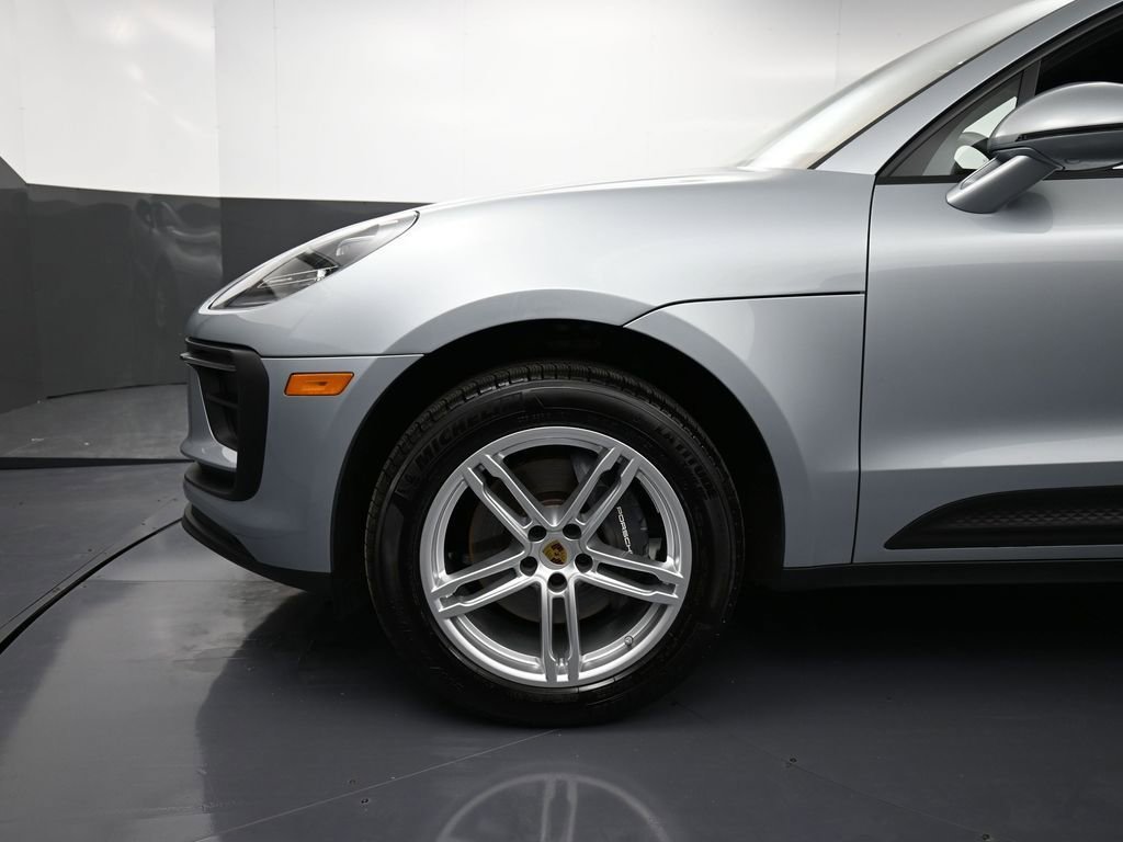 Certified 2025 Porsche Macan image 12