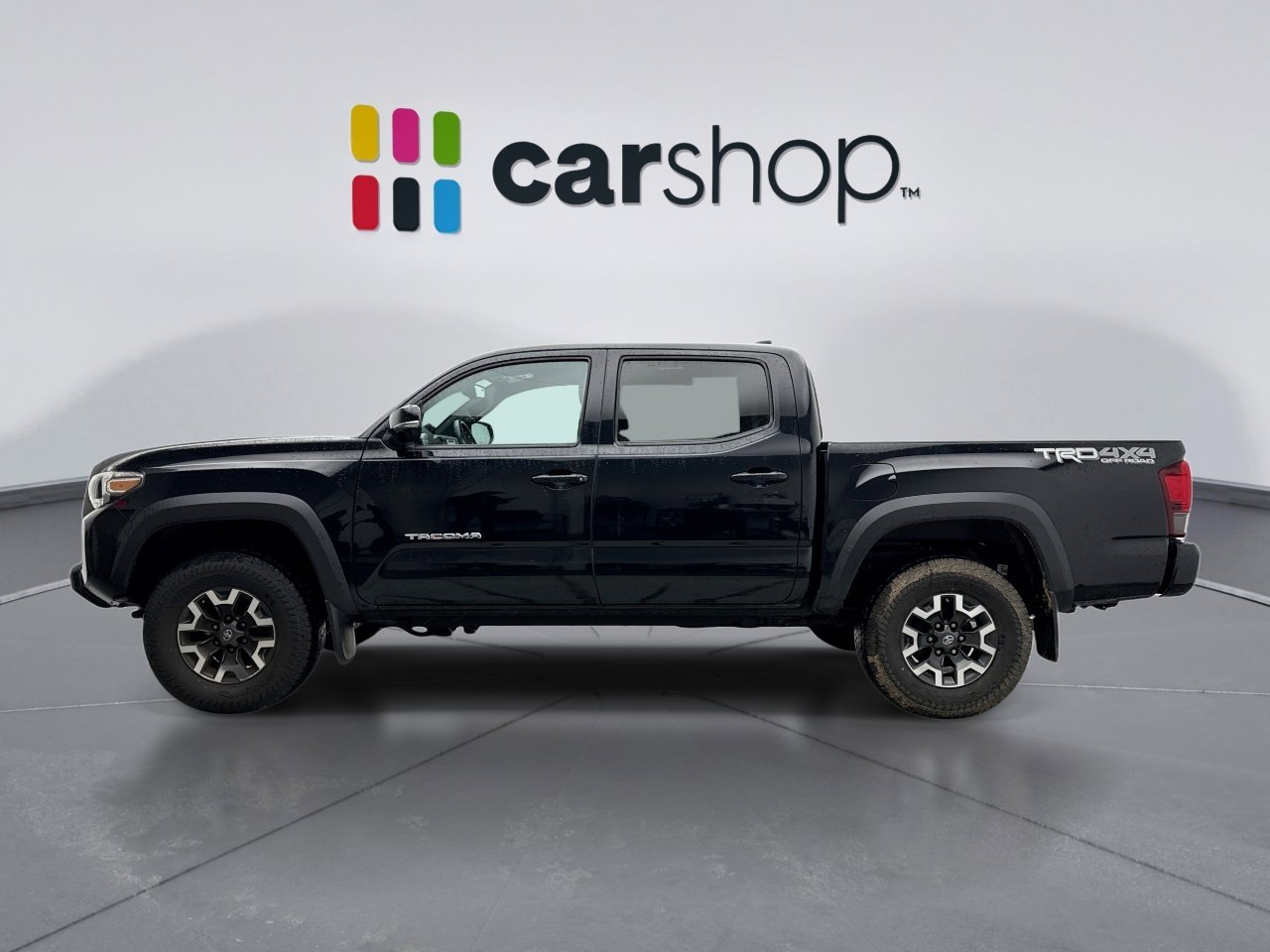 Used 2018 Toyota Tacoma TRD Off-Road image 2