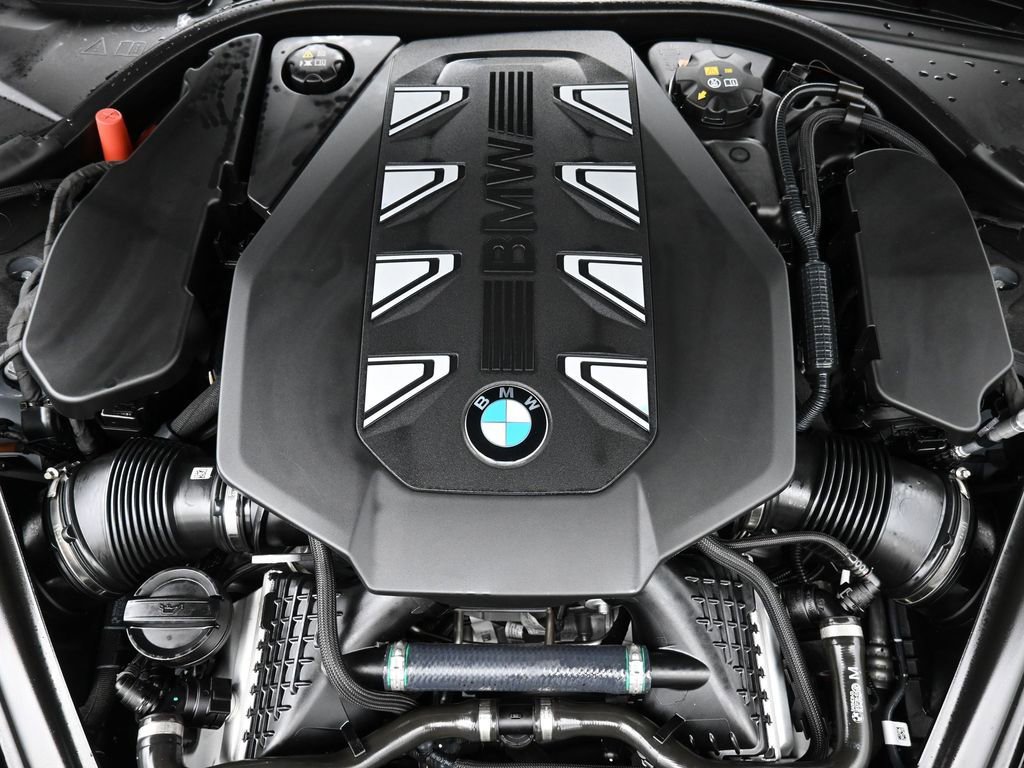 Used 2023 BMW 760i xDrive image 28