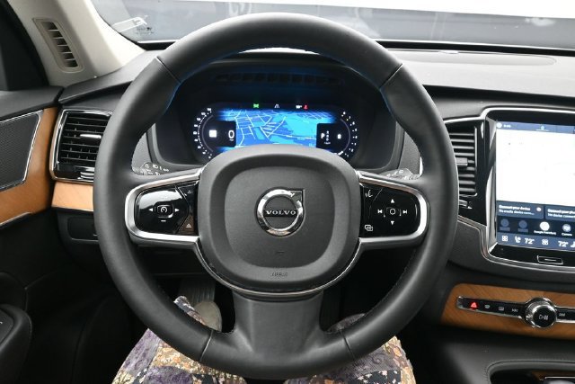 Used 2025 Volvo XC90 B6 Plus w/ Protection Package Premier AWD/4WD image 23