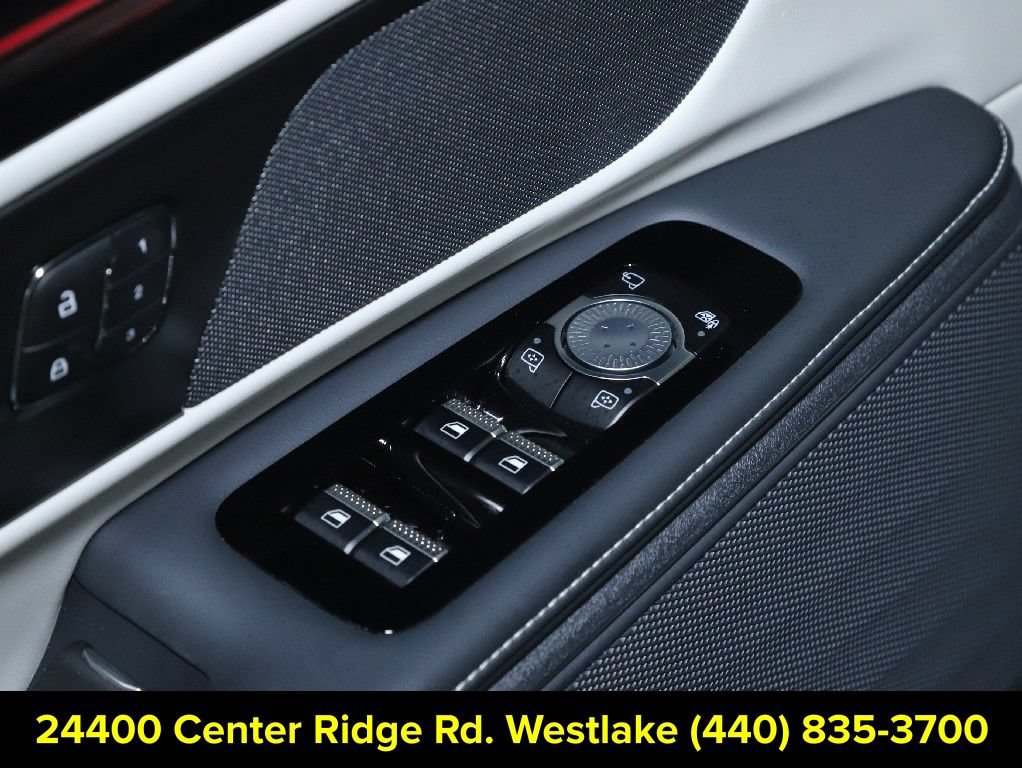Used 2025 Lincoln Nautilus Premier AWD/4WD image 16