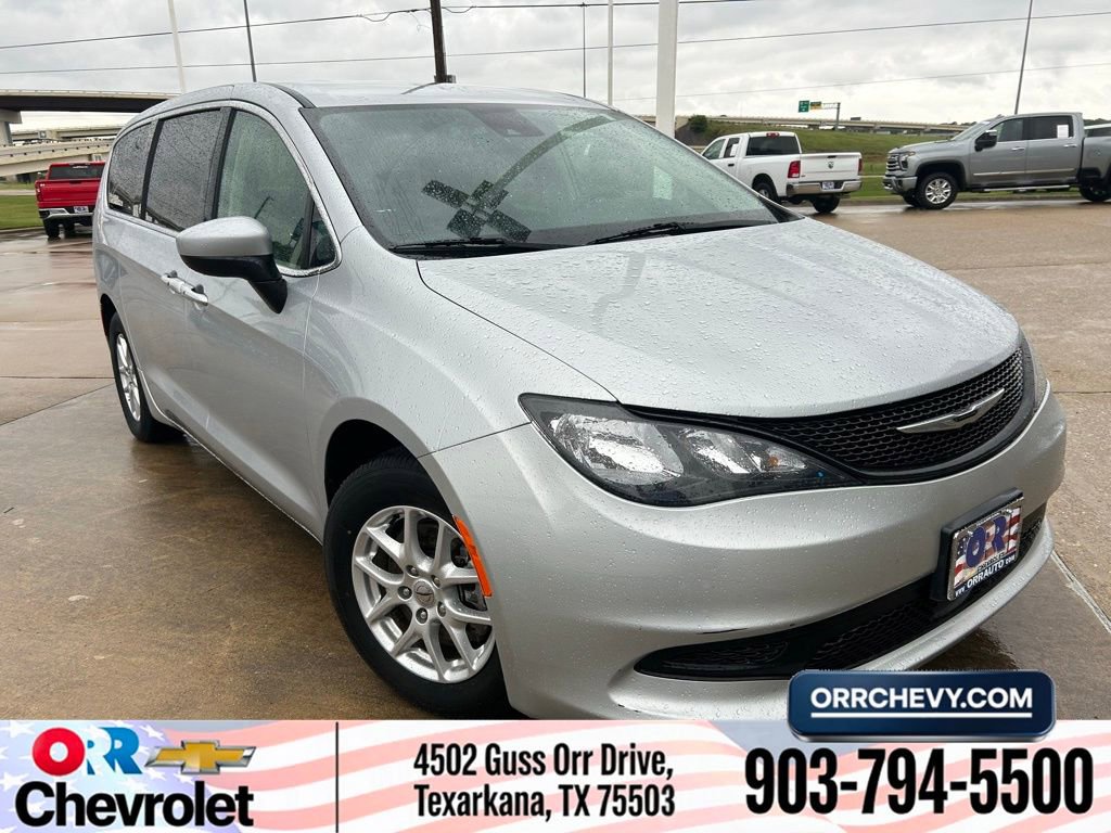 Used 2023 Chrysler Voyager LX image 1