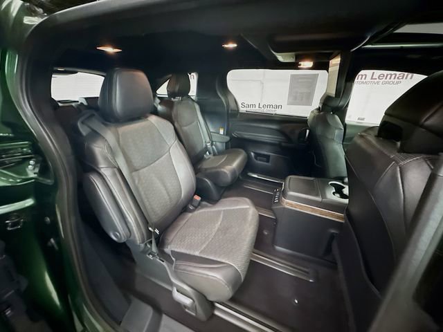 Used 2025 Toyota Sienna Platinum AWD/4WD image 30