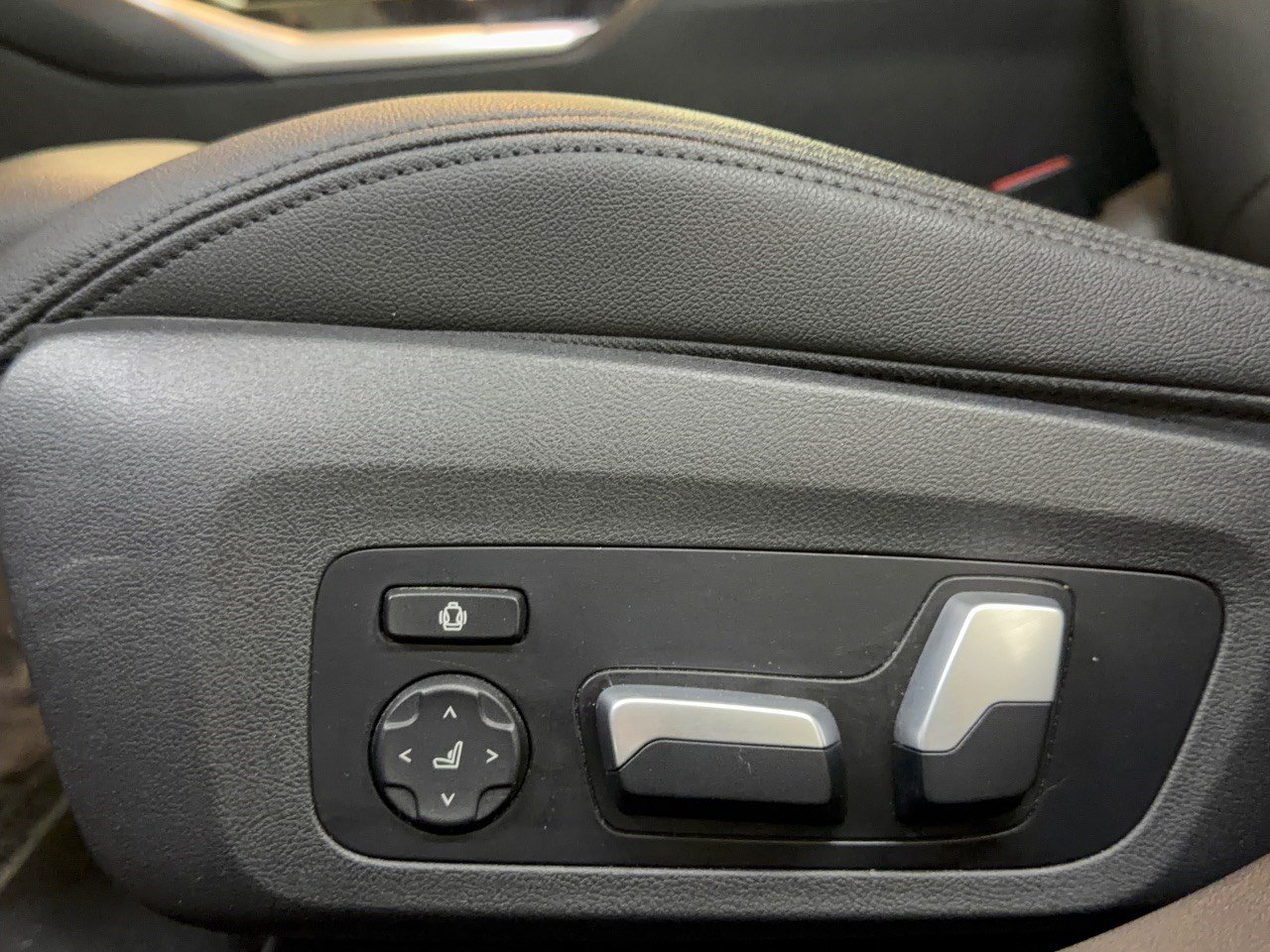Used 2021 BMW 330i Sedan w/ Convenience Package RWD image 16