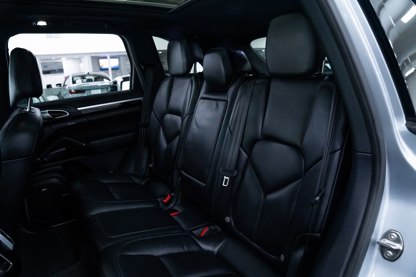 Used 2016 Porsche Cayenne AWD/4WD image 21