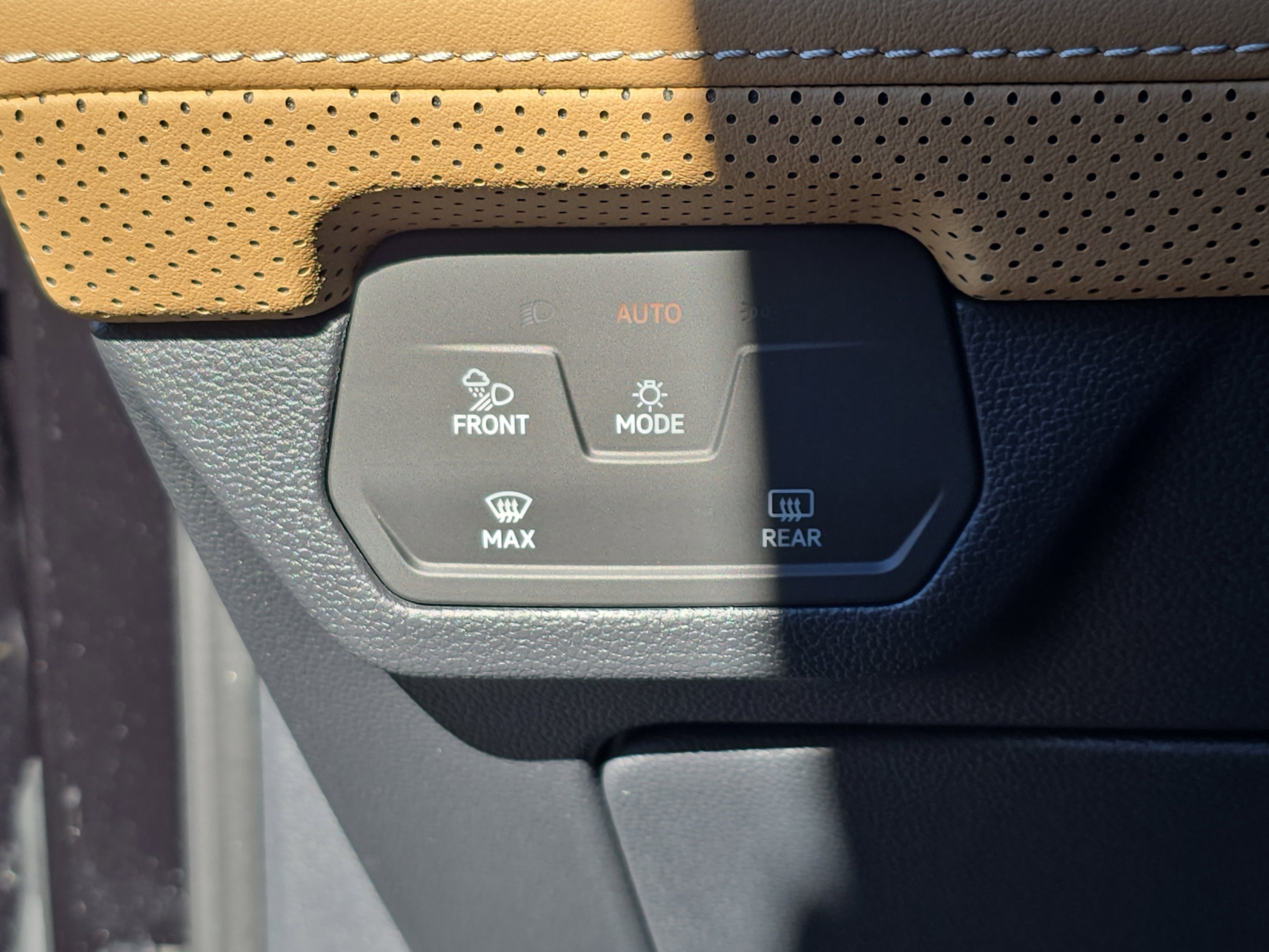 New 2026 Volkswagen Atlas Cross Sport SEL R-Line image 25