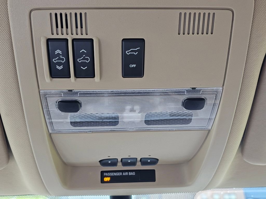 Used 2013 Cadillac Escalade Luxury AWD/4WD image 16