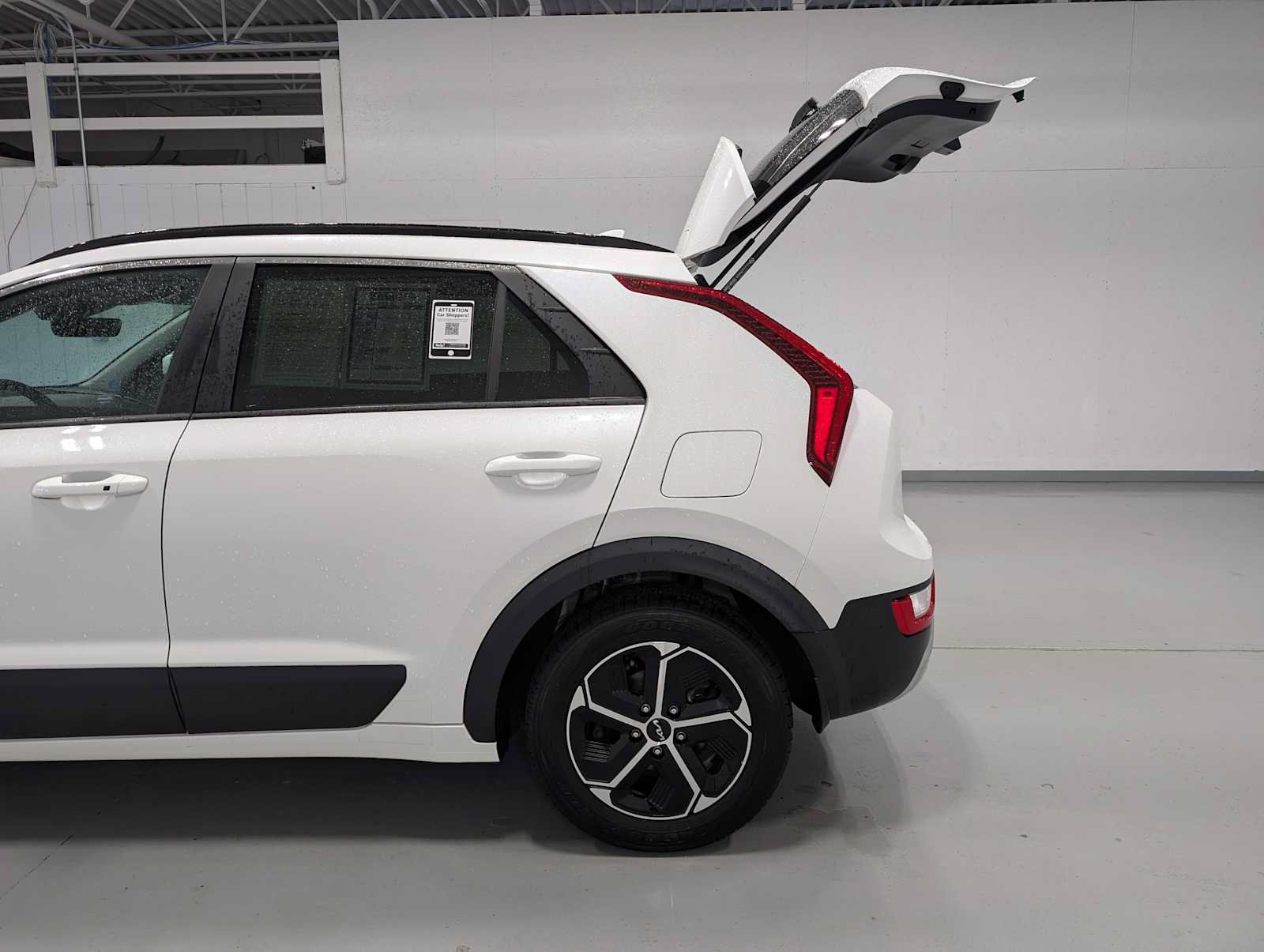 Used 2024 Kia Niro EX FWD image 11