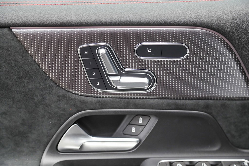 Used 2023 Mercedes-Benz EQB 350 4MATIC SUV image 28