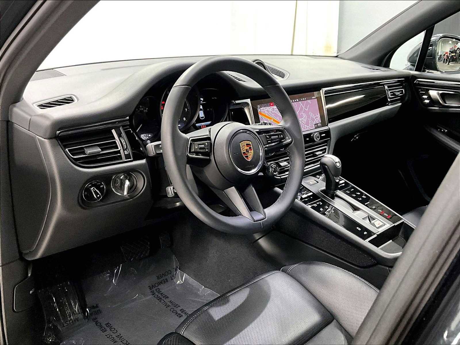 Used 2025 Porsche Macan image 7