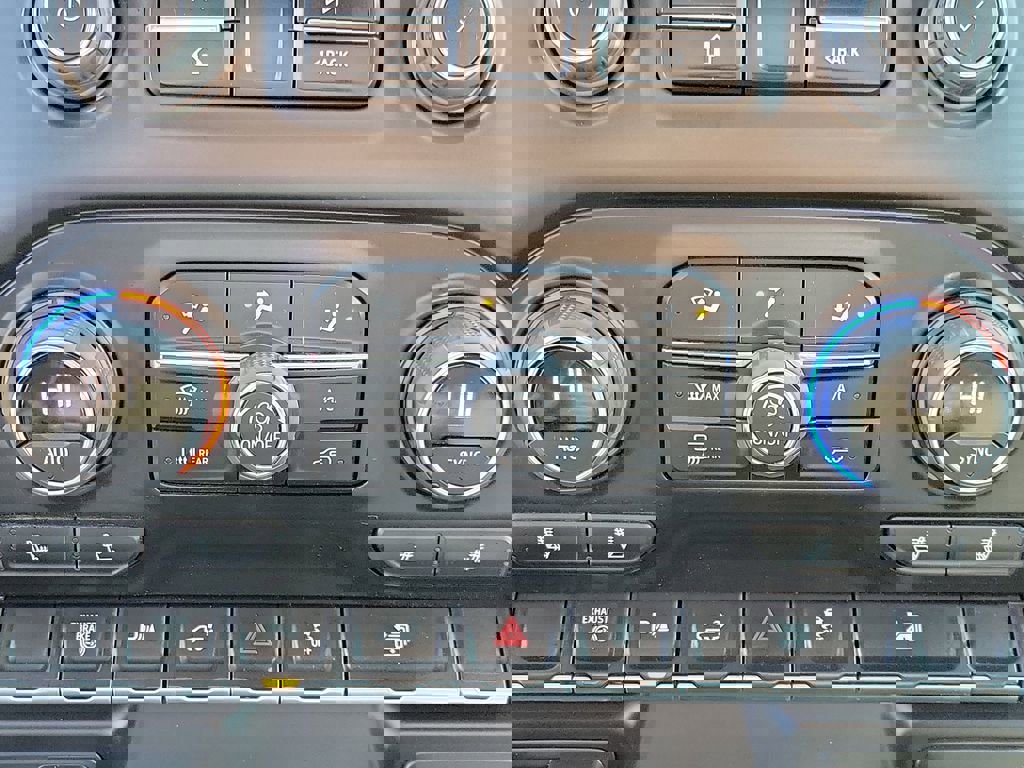 Used 2022 Chevrolet Silverado 3500 LT w/ Texas Edition image 33