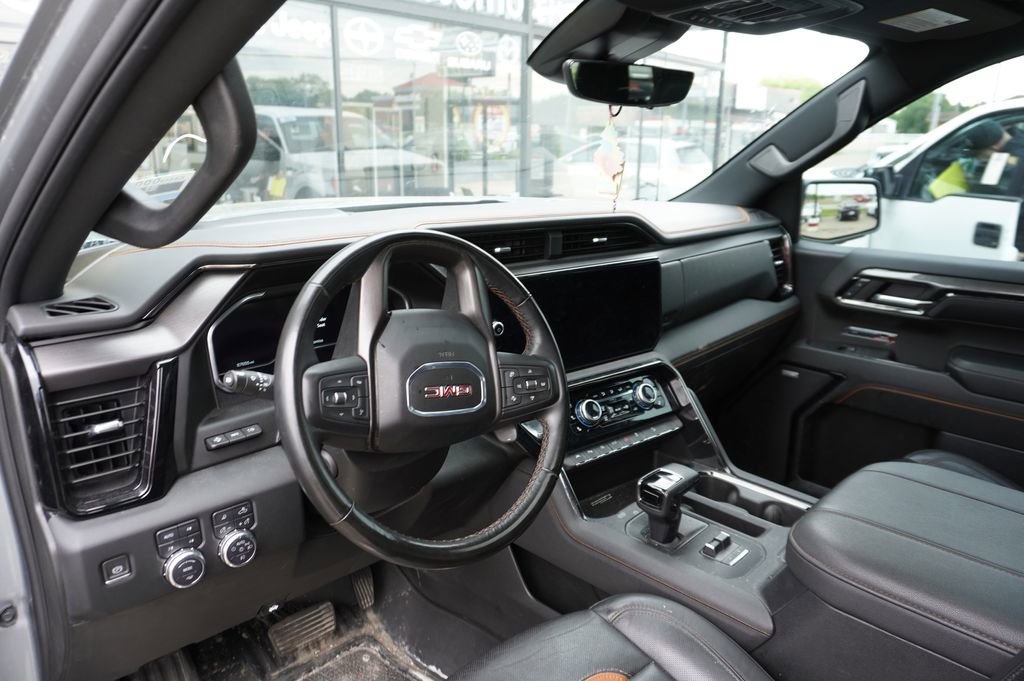 Used 2024 GMC Sierra 1500 AT4 w/ Technology Package AWD/4WD image 3