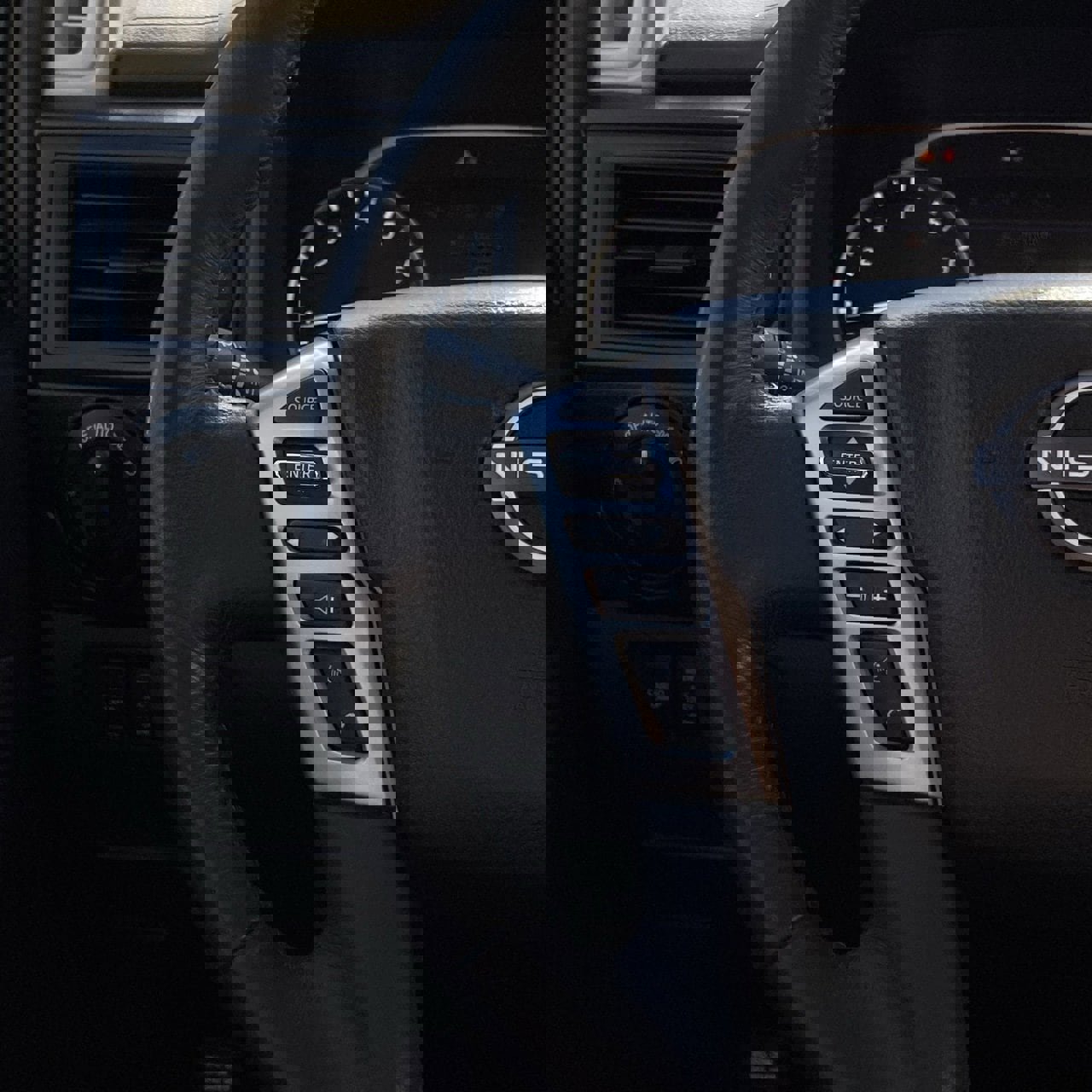 Used 2024 Nissan Titan SV w/ SV Convenience Package image 13