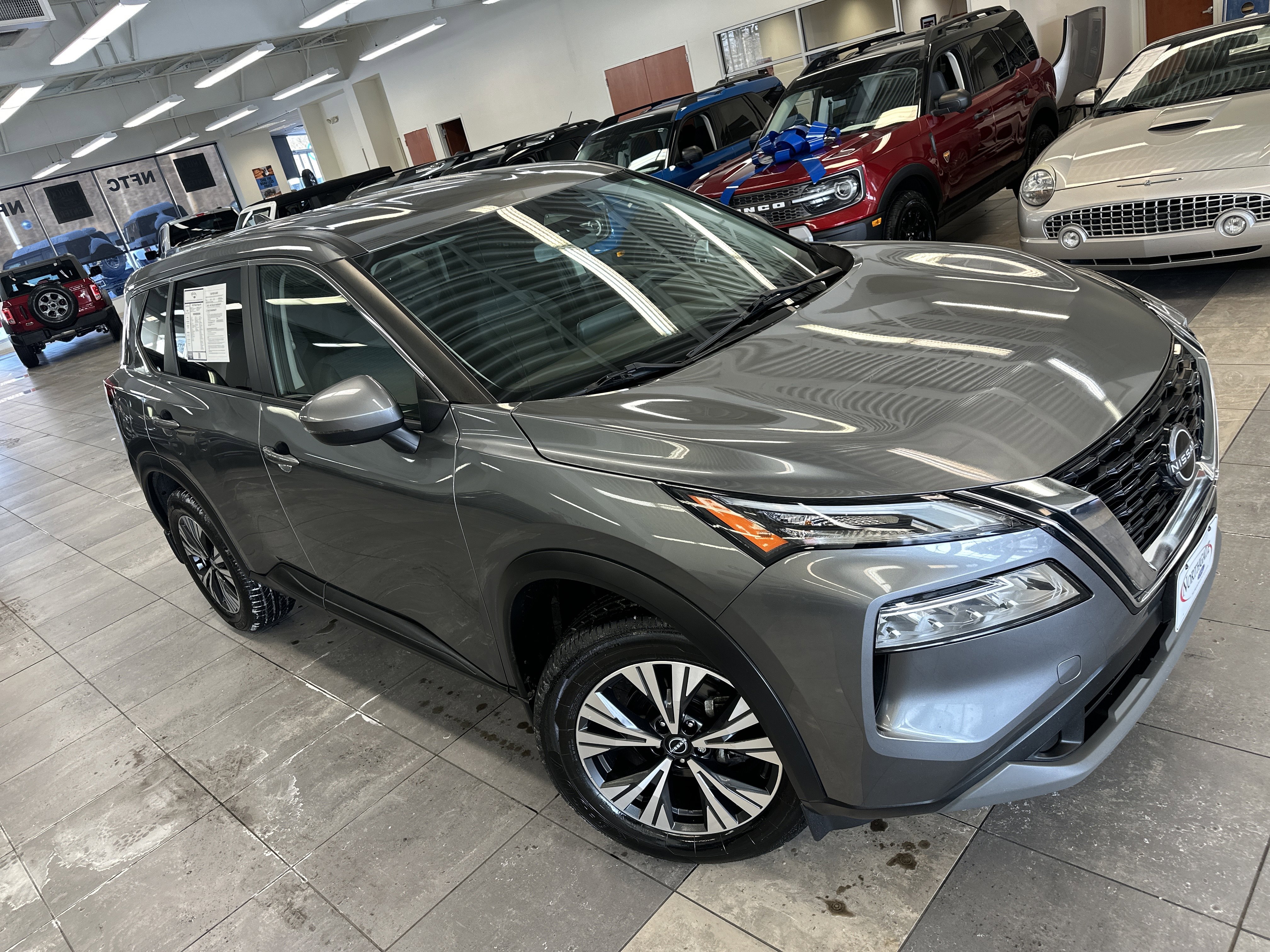 Used 2023 Nissan Rogue SV image 9