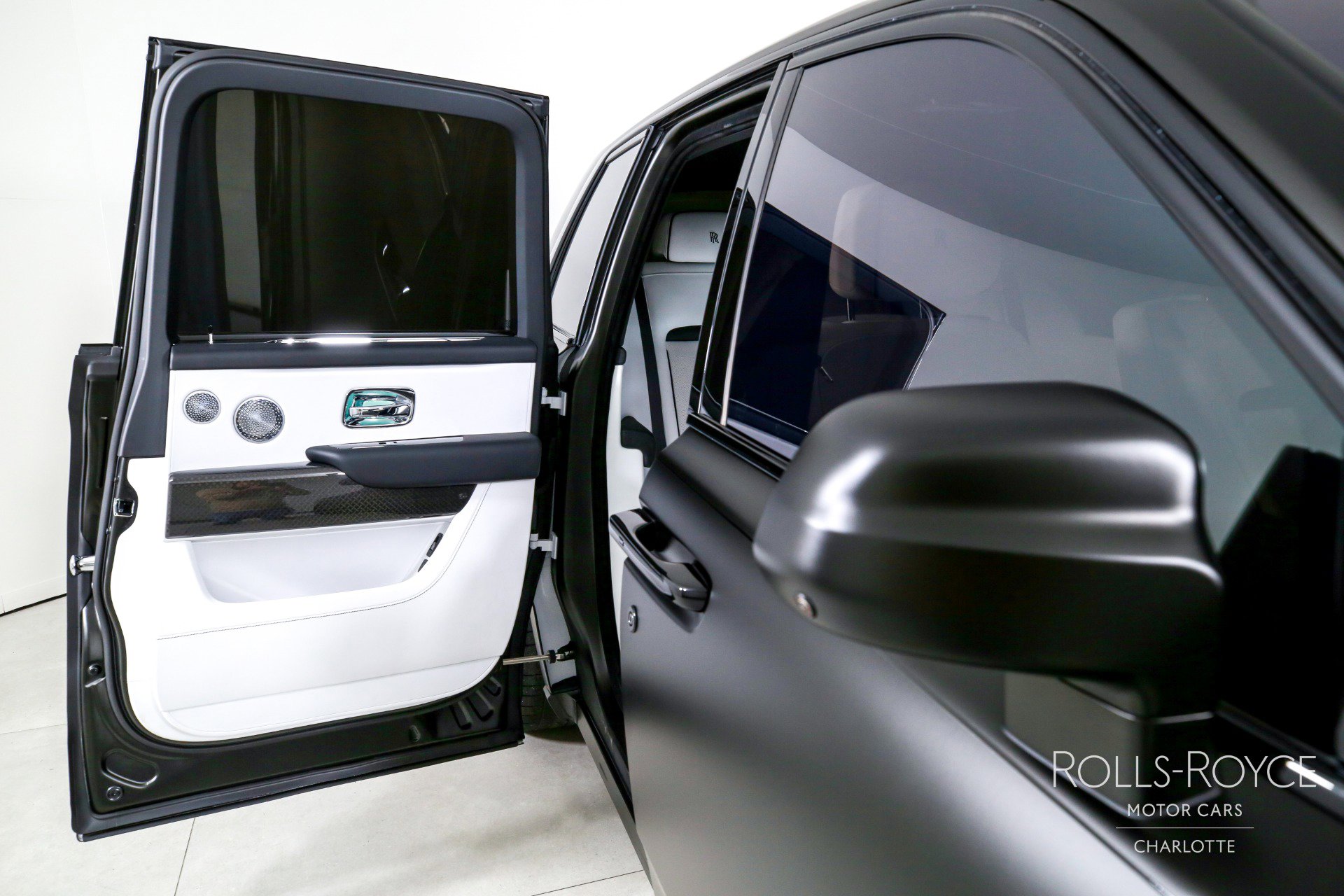 Certified 2025 Rolls-Royce Cullinan Black Badge image 26