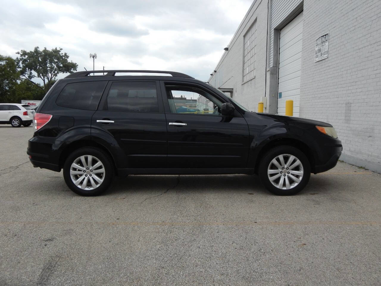 Used 2011 Subaru Forester 2.5X Premium w/ All-Weather Pkg image 21