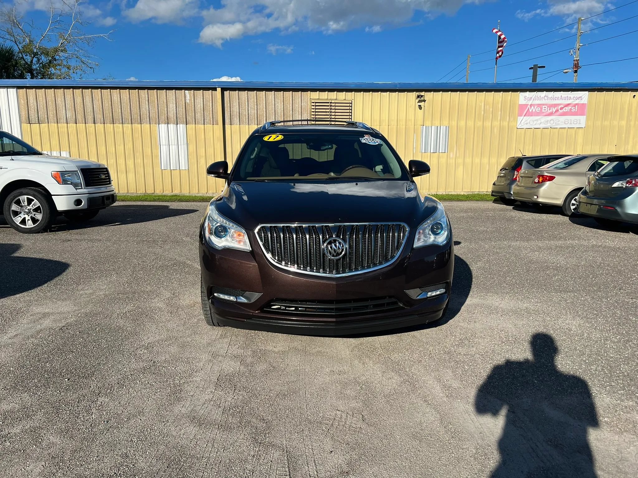 Used 2017 Buick Enclave Premium w/ Experience Buick Package FWD image 3