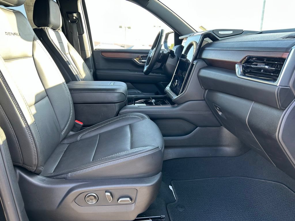 Used 2025 GMC Yukon Denali AWD/4WD image 31