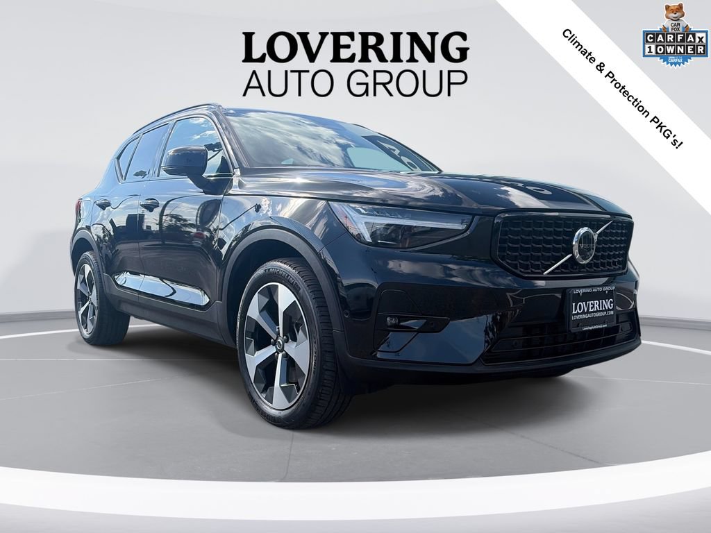 Certified 2026 Volvo XC40 B5 Plus AWD/4WD image 1