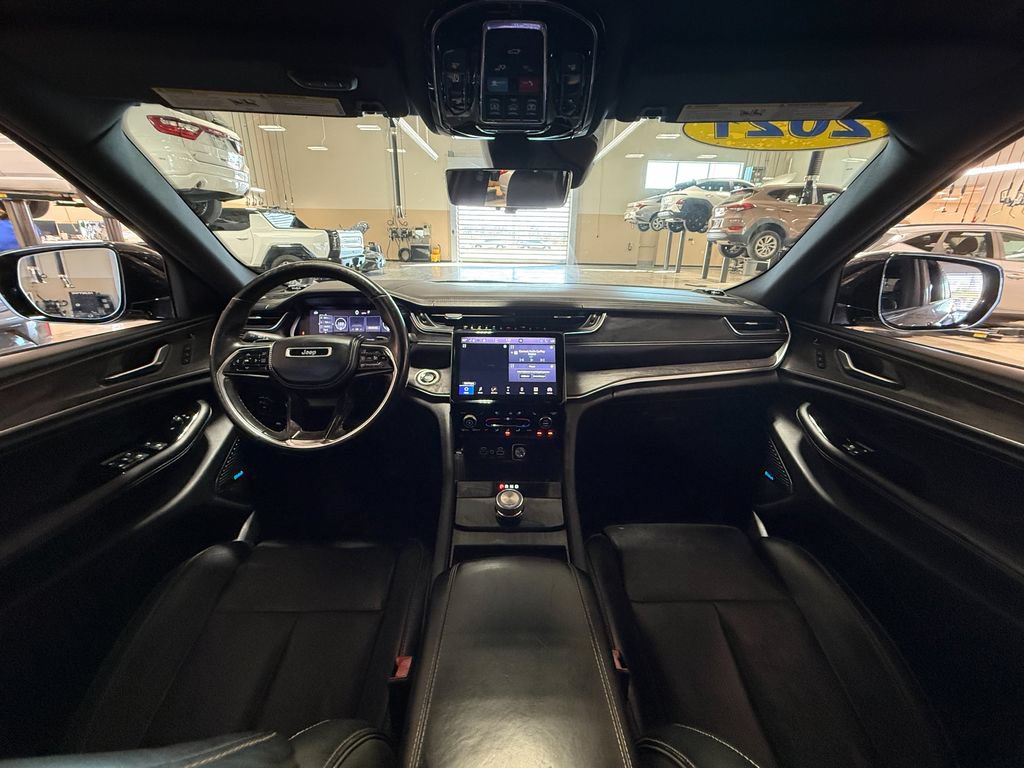 Used 2021 Jeep Grand Cherokee L Overland w/ Luxury Tech Group IV RWD image 25