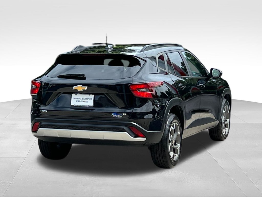 Used 2024 Chevrolet Trax LT w/ Driver Confidence Package FWD image 9