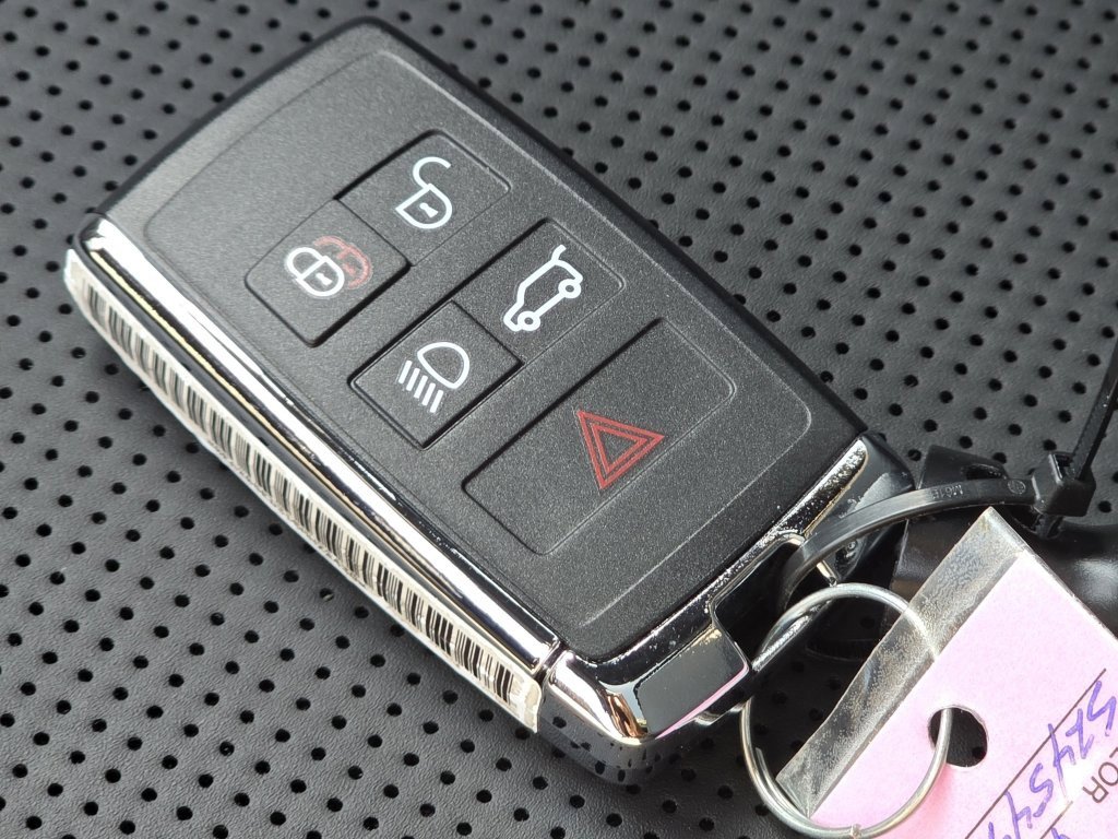 Used 2025 Land Rover Defender 110 X-Dynamic SE image 46