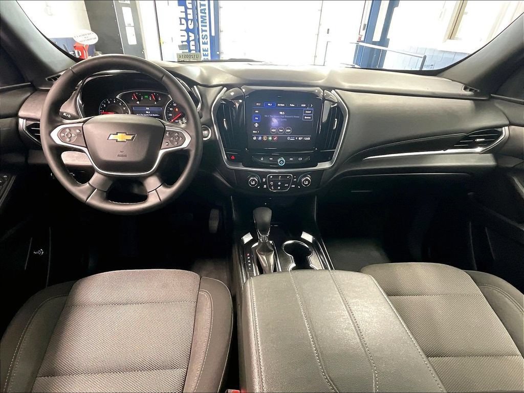 Used 2023 Chevrolet Traverse LT w/ Rear Camera Mirror Package AWD/4WD image 22