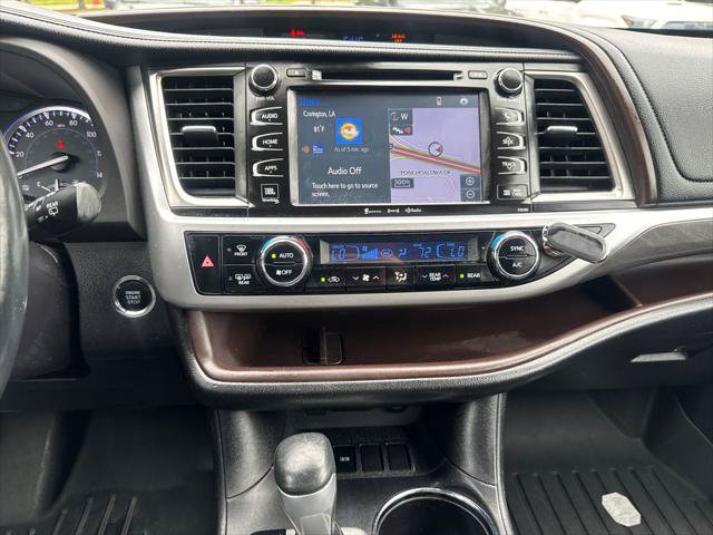 Certified 2017 Toyota Highlander Limited Platinum FWD image 25