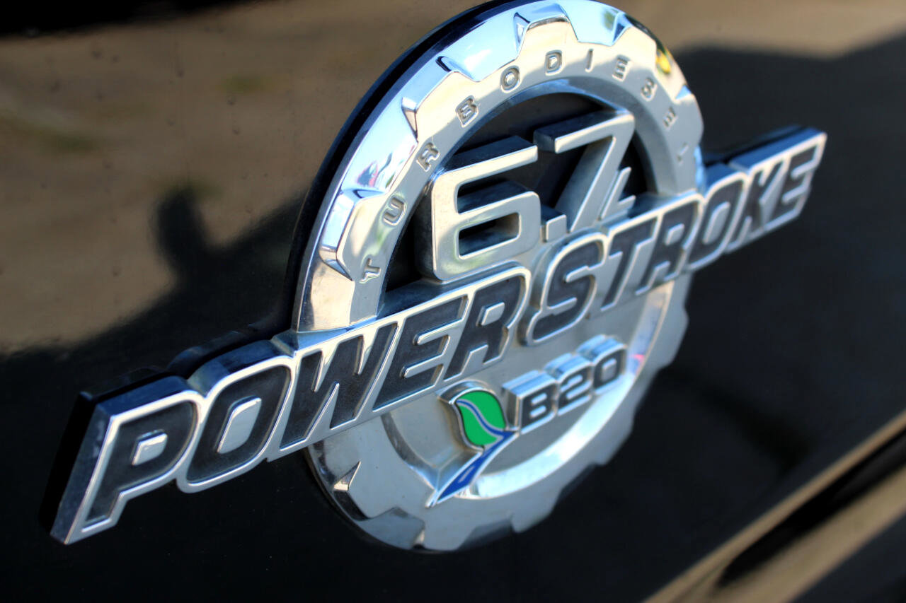 Used 2016 Ford F250 Lariat w/ Lariat Ultimate Package image 3