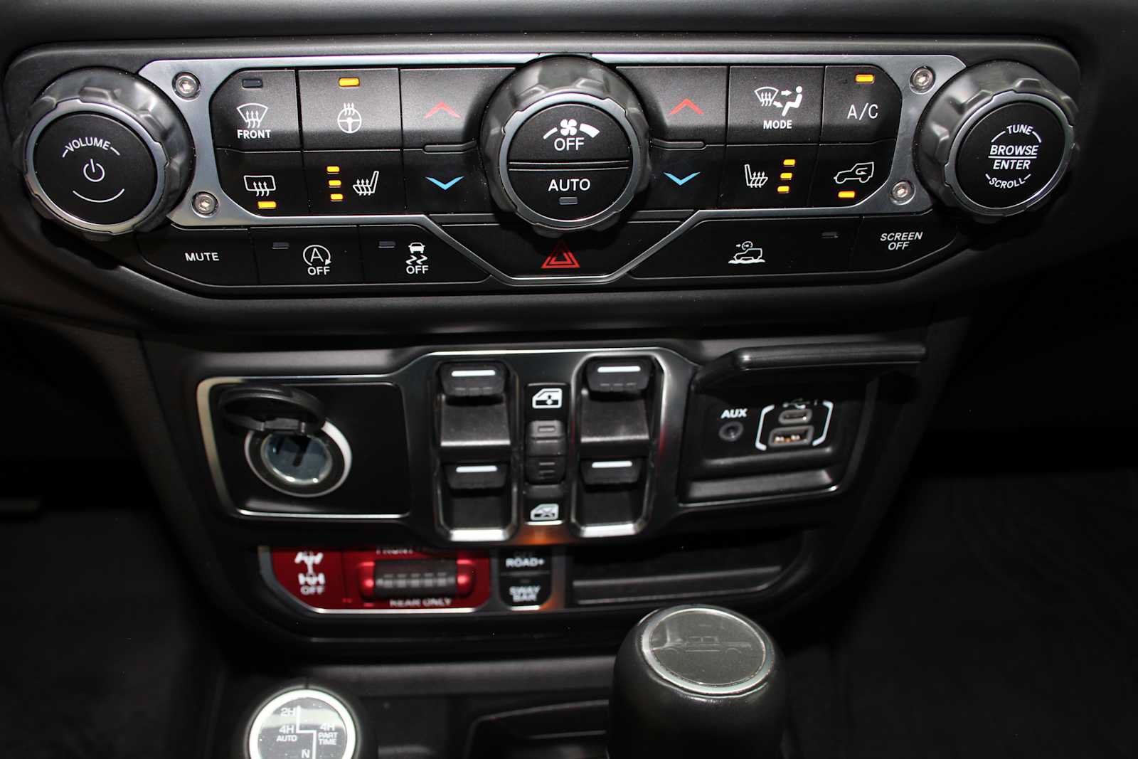 Used 2023 Jeep Gladiator Rubicon w/ LED Lighting Group AWD/4WD image 37