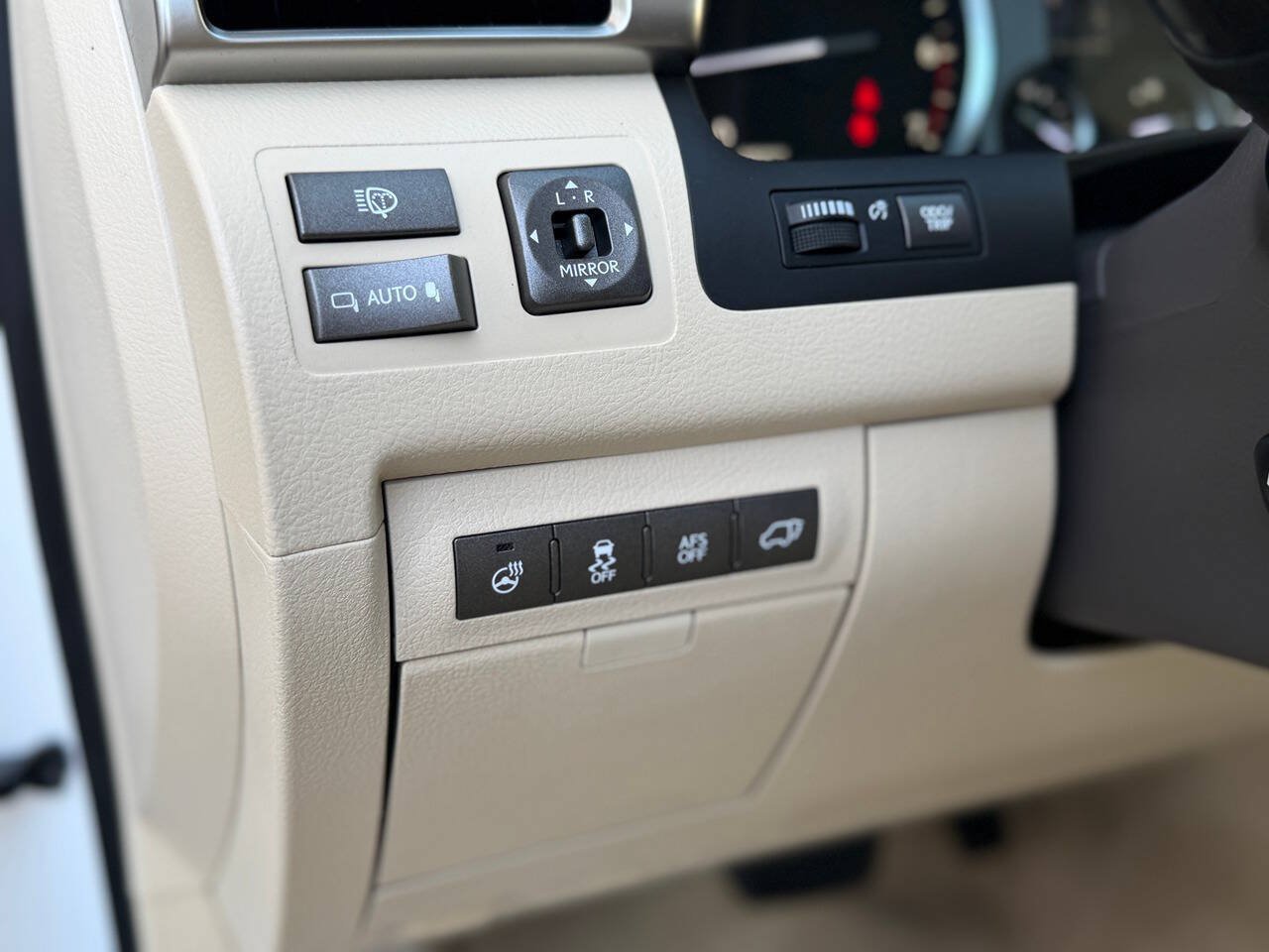 Used 2013 Lexus LX 570 4WD w/ Luxury Pkg image 79