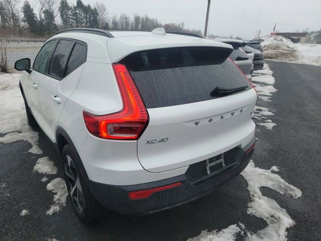 Used 2024 Volvo XC40 B5 Plus AWD/4WD image 2