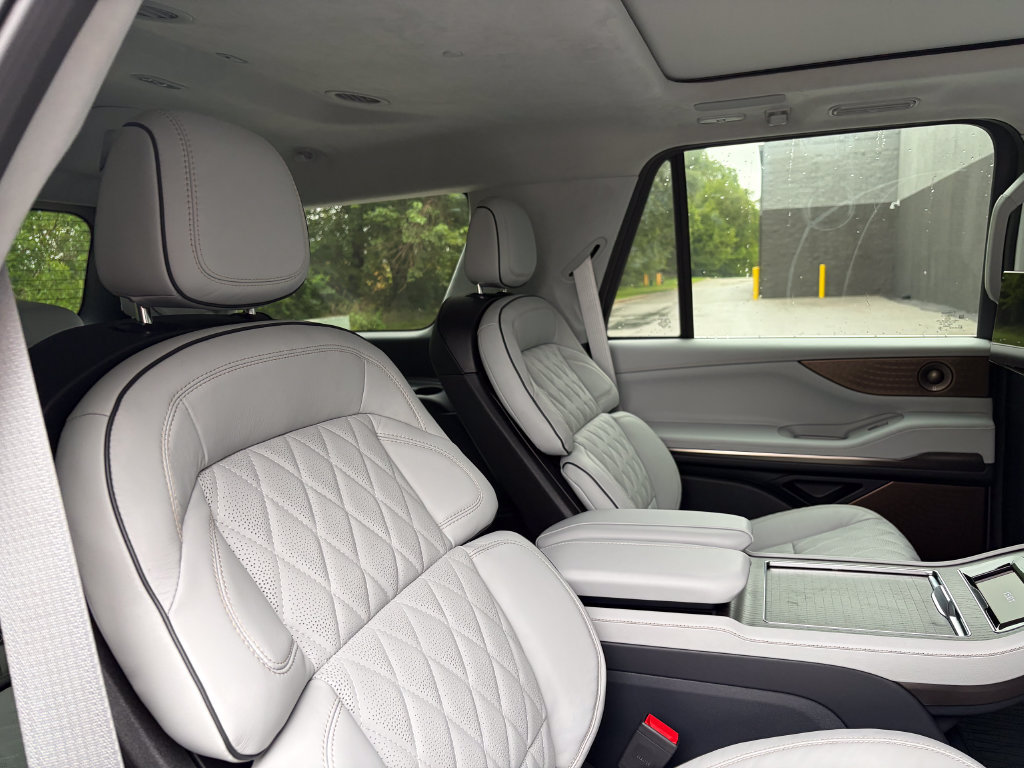New 2027 Lincoln Navigator Black Label AWD/4WD image 32