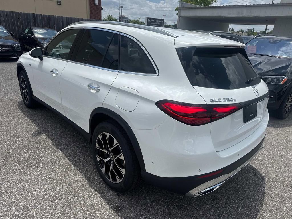 Used 2025 Mercedes-Benz GLC 350e 4MATIC image 4
