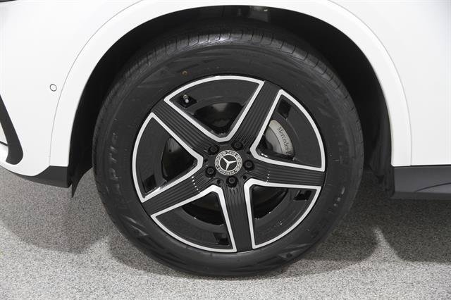 Used 2025 Mercedes-Benz GLC 300 4MATIC image 23