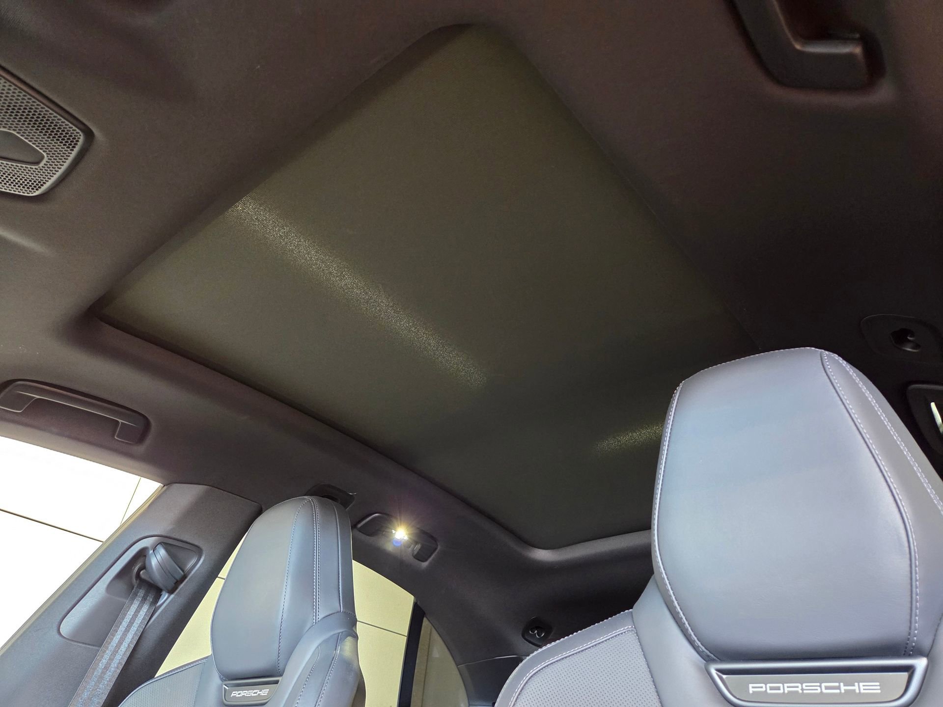 Certified 2025 Porsche Macan 4 Electric image 10