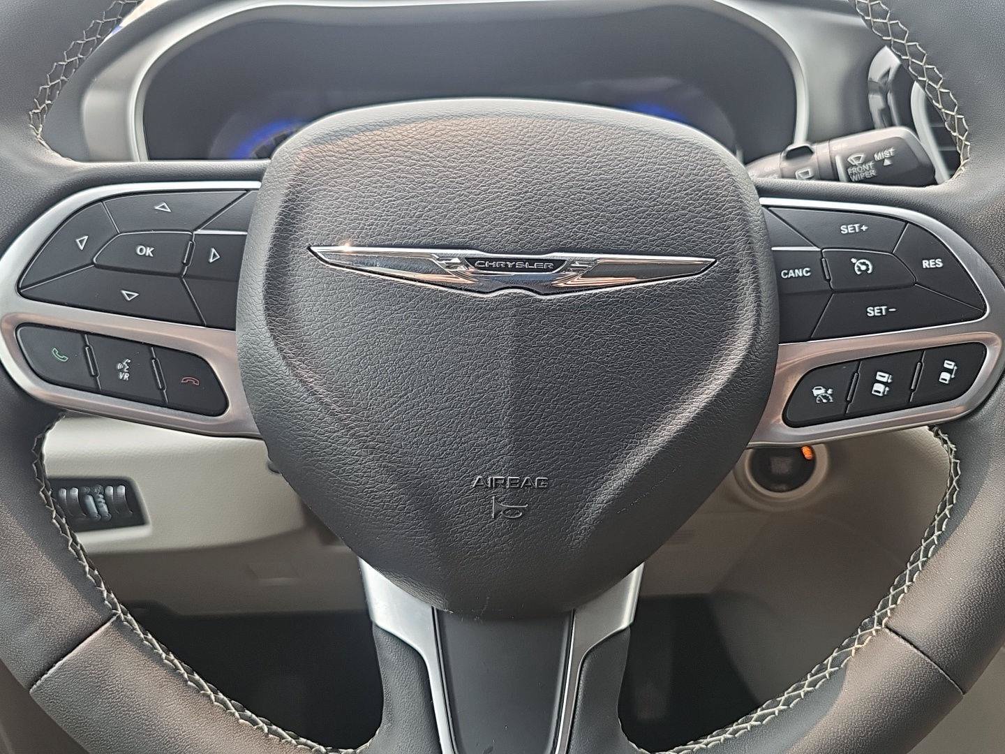 Used 2024 Chrysler Pacifica Touring-L FWD image 16