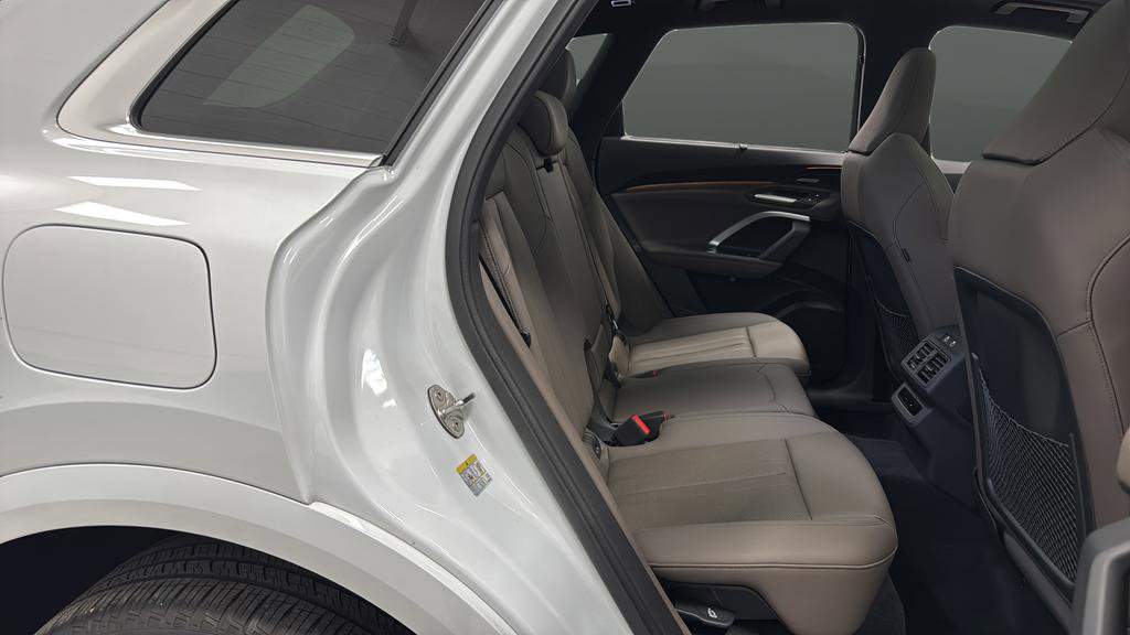 Used 2025 Audi Q5 Premium Plus w/ Premium Plus AWD/4WD image 26