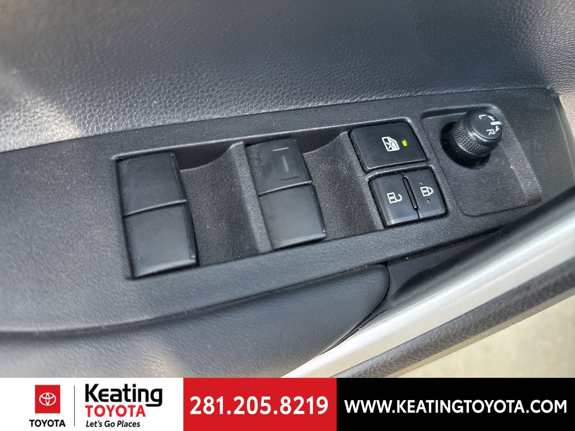 Used 2026 Toyota Corolla Cross XLE image 12