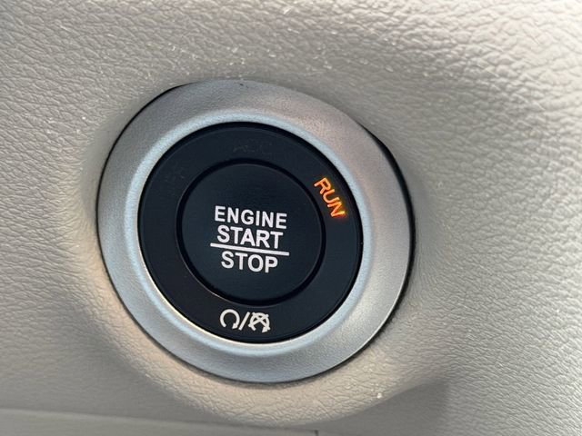 Used 2023 Chrysler Voyager LX image 8