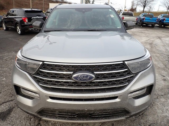 Used 2023 Ford Explorer XLT w/ Equipment Group 202A image 8