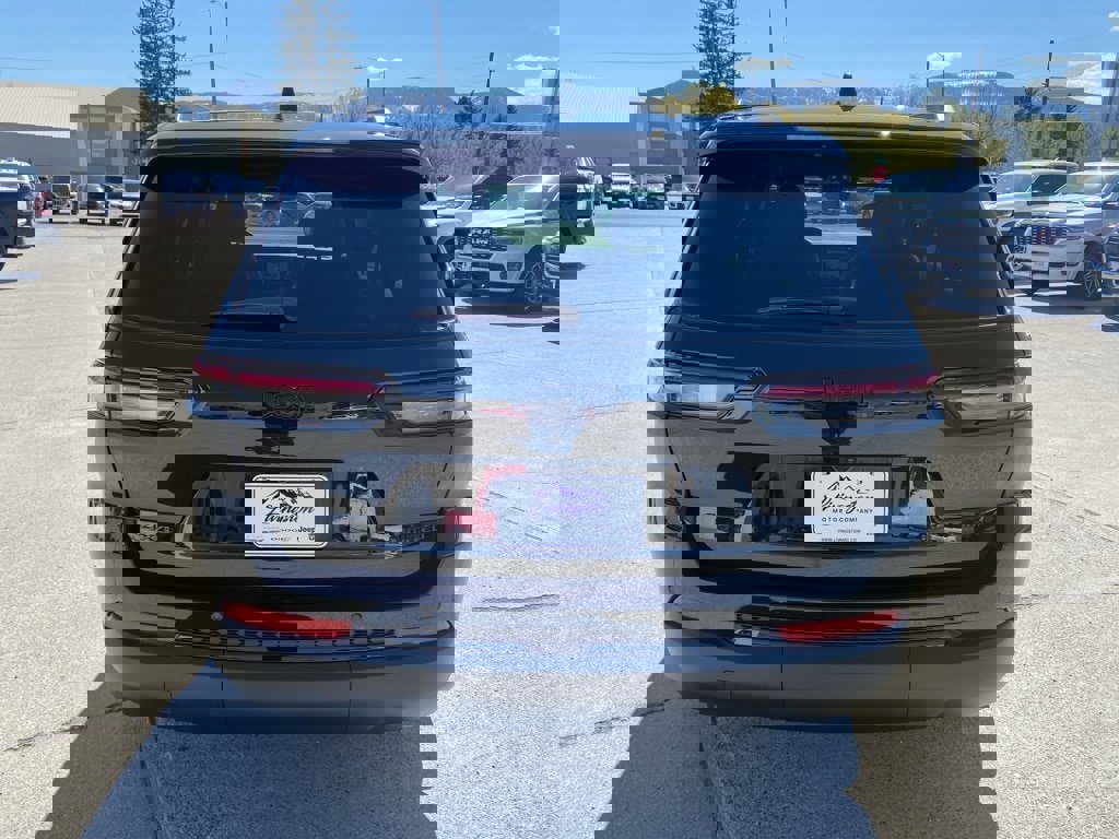 New 2025 Jeep Grand Cherokee L Limited w/ Black Appearance Package image 6