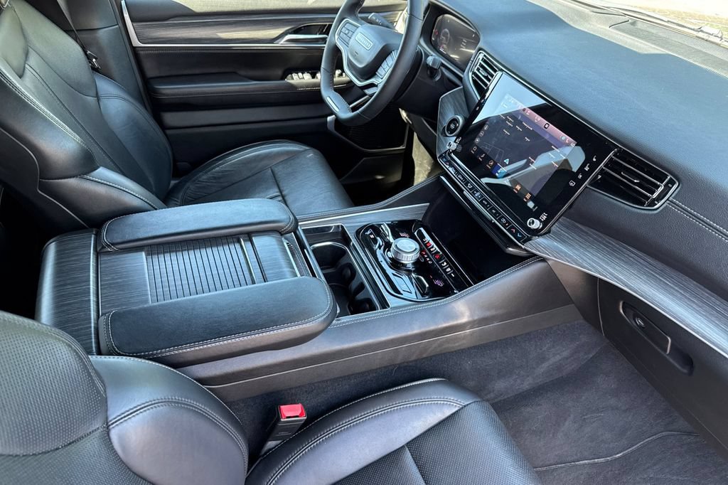 Used 2023 Jeep Wagoneer L Series III w/ Premium Group I AWD/4WD image 20